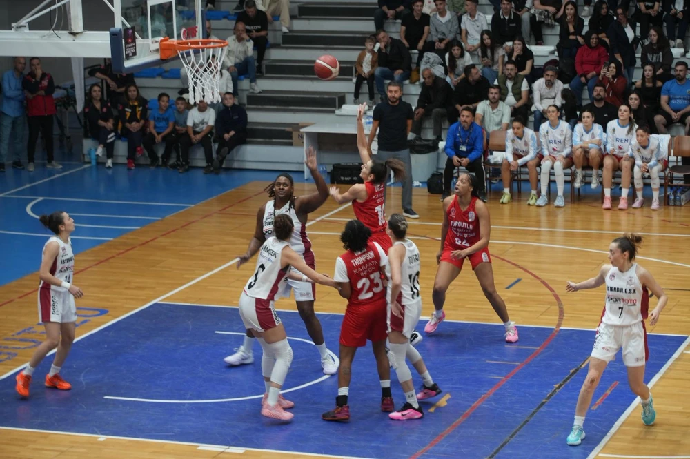 Turgutlu Belediyespor Kadın Takımlarından Çifte Galibiyet