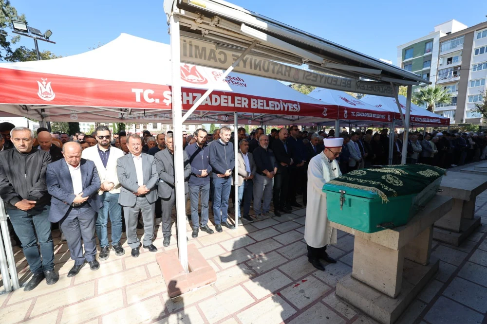 Erdem Yıldırım Babasını Dualarla Son Yolculuğuna Uğurladı