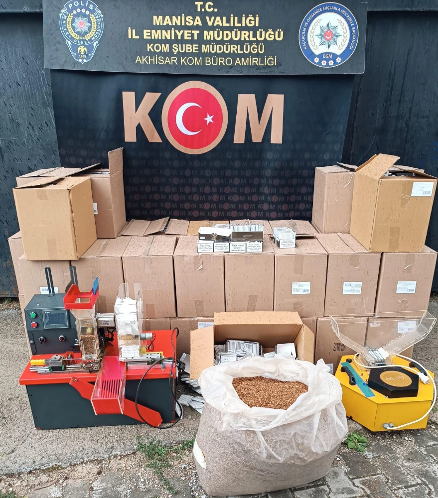 Akhisar’da 400 Bin Dal Bandrolsüz Makaron Ele Geçirildi