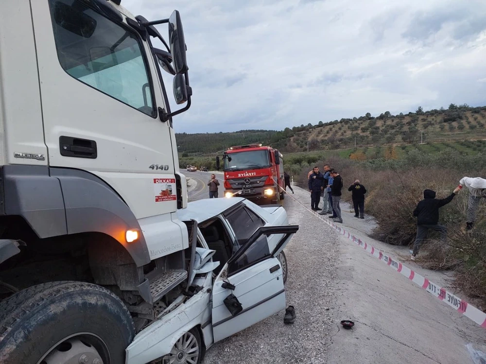Akhisar’da Kamyon ve Otomobil Çarpıştı: Bir Kişi Yaşamını Yitirdi