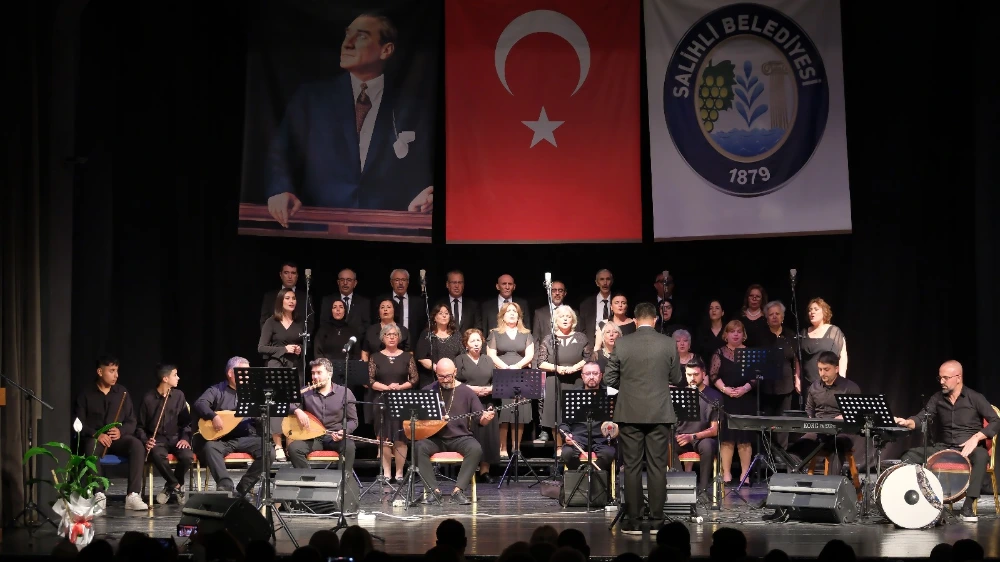 Salihli Belediyesi THM Korosundan Coşku Dolu Cumhuriyet Konseri