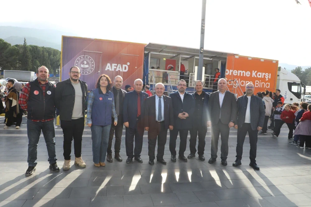 Deprem simülasyon tırı Manisa’da eğitime başladı