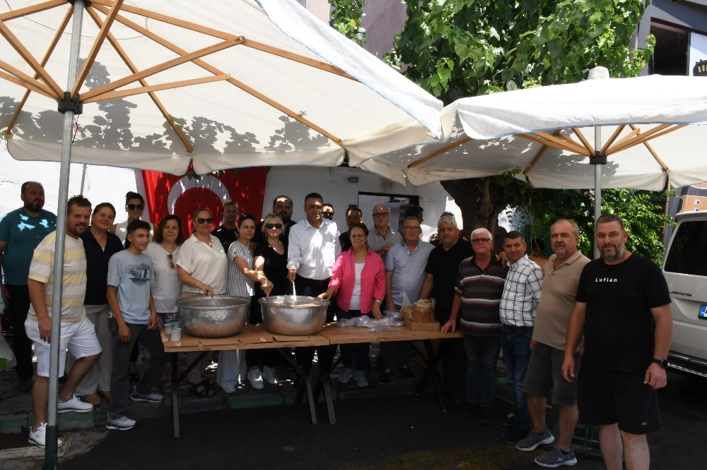 Akhisar Balkan Göçmenlerinden Yoğun Katılımlı Aşure Etkinliği