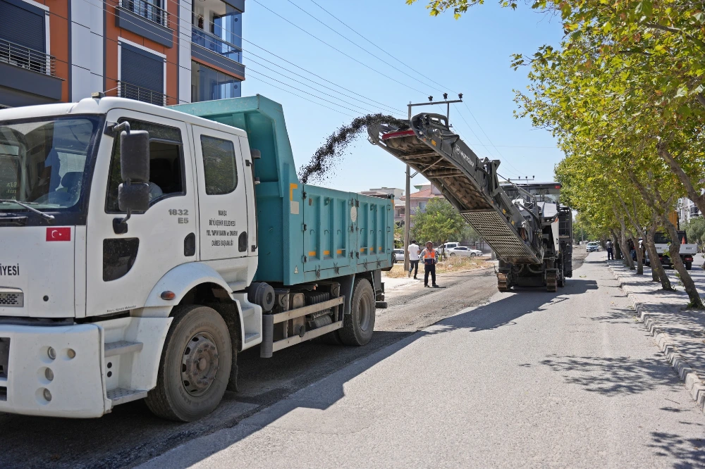Akhisar’da Yol Konforu Artıyor: Büyükşehir ile El Ele, Güçlü İş Birliği