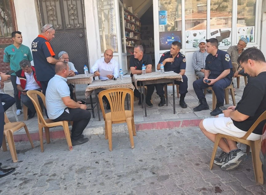 Kaymakam Mustafa CAN, Depremden Etkilenen Mahalleleri Ziyaret Etti